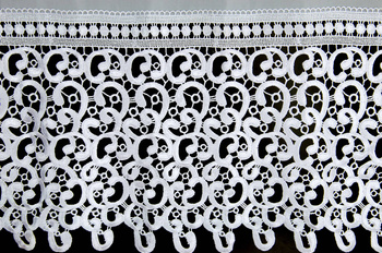 Gipiura 28 cm. biała