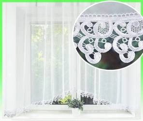 Gotowa biała firana na taśmie marszczącej wieszana na żabki lub agrafki wycięta w łuk z delikatnego woalu wykończona ozdobną gipiurą angielką z siateczką szer. 400x150 wys.