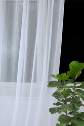 Gotowa klasyczna firana z sable białego, deszczyk na taśmie marszczącej wieszana na żabki lub agrafki szer. 500 x 160 wys.